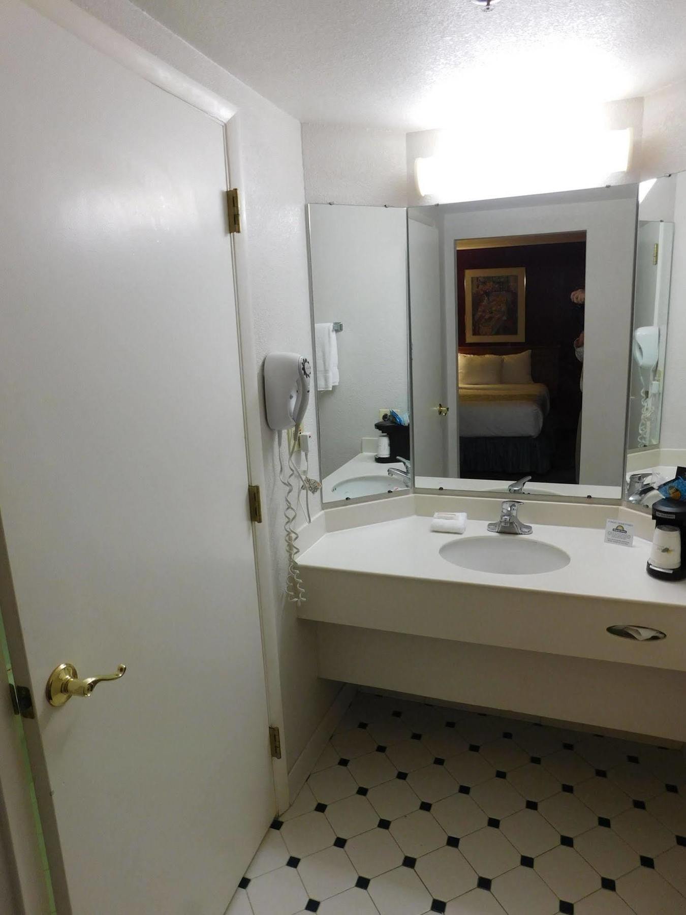 Days & By Wyndham Arlington Heights